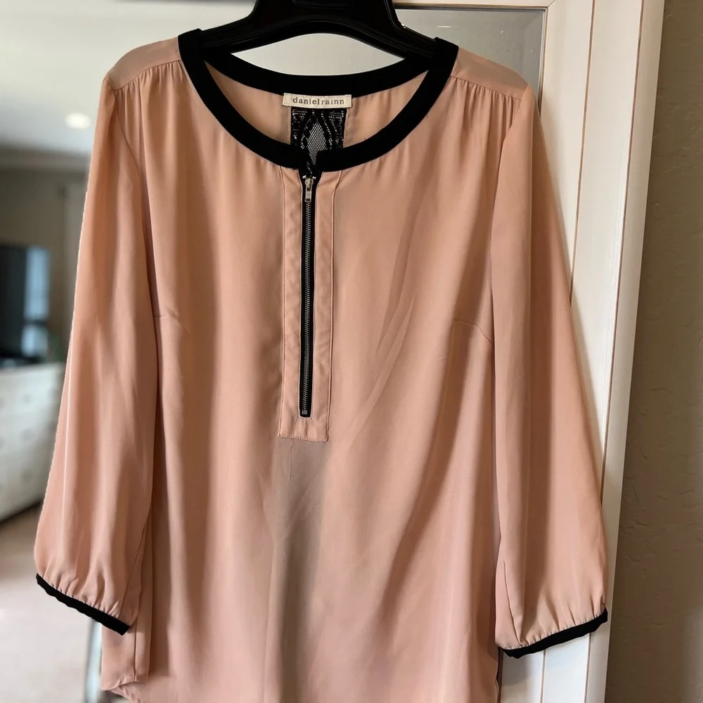 Daniel Rainn Zipper Front & Lace Back Blush Pink Top - Picture 10 of 12